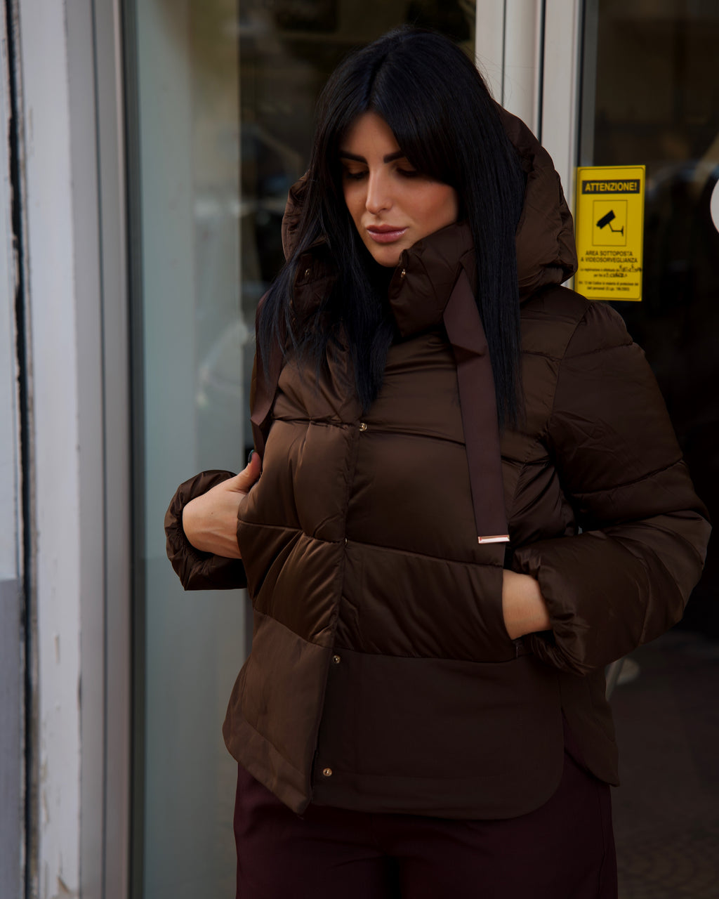 Piumino marrone con cappuccio